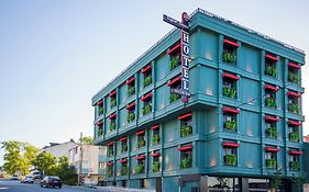 Elysian Airport Hotel & Restaurant